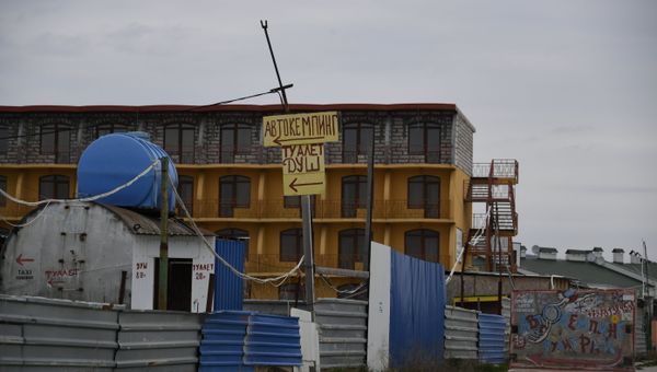 Строения на набережной в Коктебеле Строения на набережной в Коктебеле