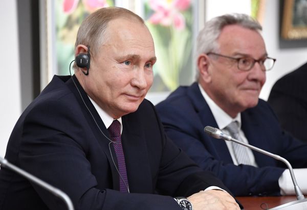 Президент России Владимир Путин во время встречи в Симферополе с представителями общественности Франции. 18 марта 2019