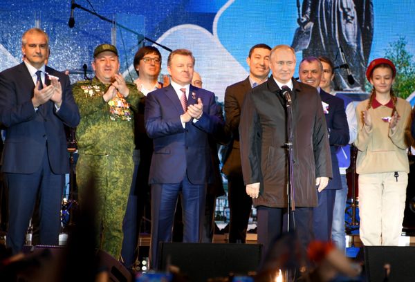 Президент России Владимир Путин на праздничном концерте в Симферополе, приуроченном к пятой годовщине воссоединения Крыма с Россией
