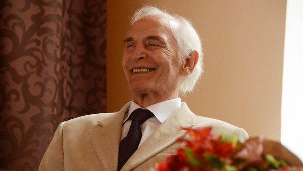 Народный артист СССР, лауреат Ленинской премии Василий Лановой