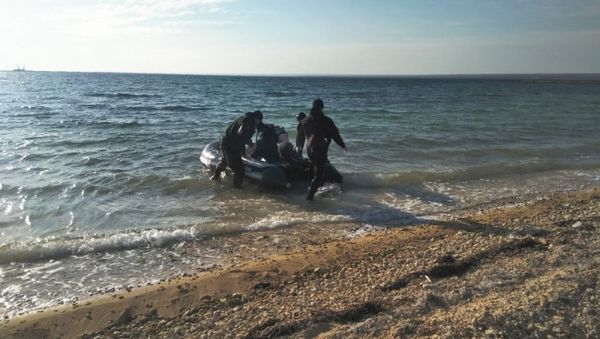 Специалисты МЧС обезвредили две авиабомбы времен войны на пляже села Поповка в Сакском районе Специалисты МЧС обезвредили две авиабомбы времен войны на пляже села Поповка в Сакском районе