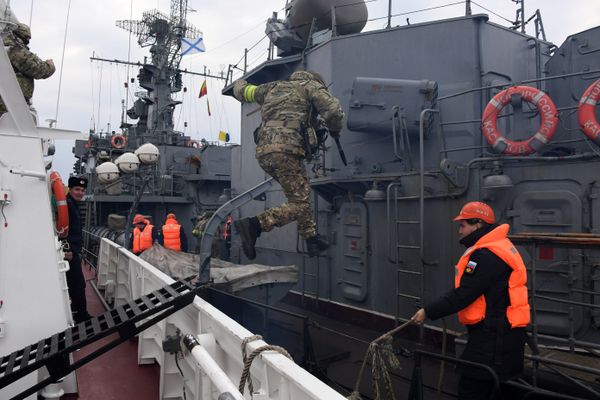 Совместные учения крымских пограничников с авиацией ФСБ и Черноморским флотом 