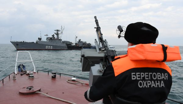 Совместные учения крымских пограничников с авиацией ФСБ и Черноморским флотом