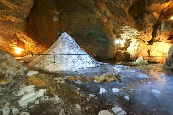 Пещера Трехглазка в Крыму Пещера Трехглазка в Крыму