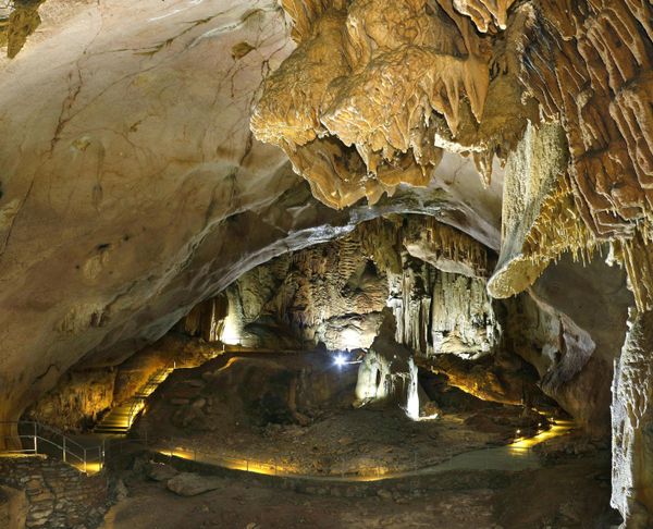 Пещера Эмине-Баир-Хосар в Крыму Пещера Эмине-Баир-Хосар в Крыму