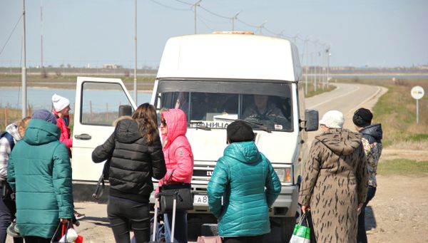 Люди в пункте пропуска Джанкой Люди в пункте пропуска Джанкой