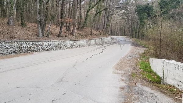 Из-за прорыва трубы на дороге на плато Ай-Петри активизировался оползневой процесс