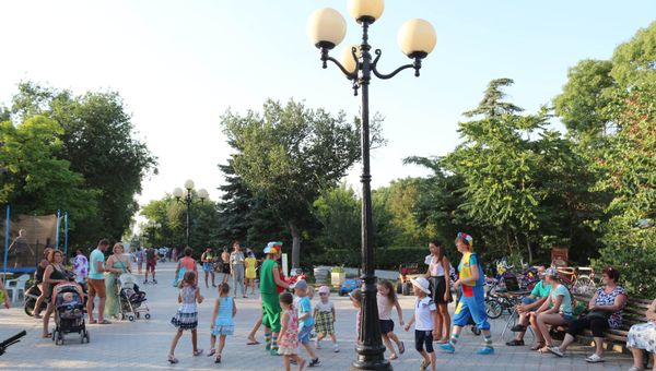 Дети в центре Евпатории