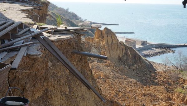 Оползневая зона на мысе Толстый в Севастополе