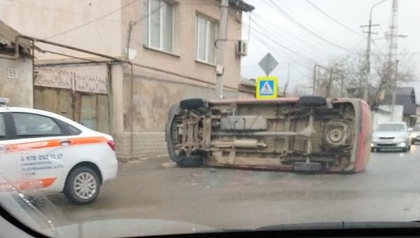 ДТП с участием автомобиля BMW и микроавтобуса в Симферополе. 12 апреля 2019