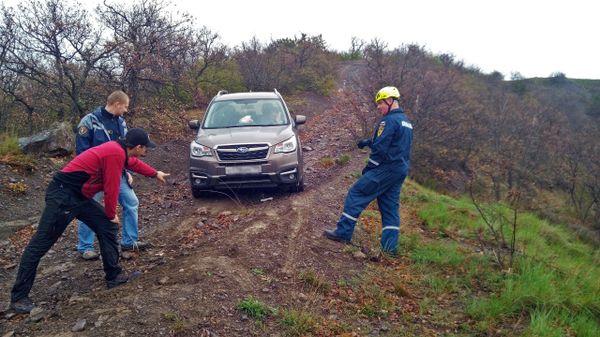 В Крыму автомобиль увяз в грязи