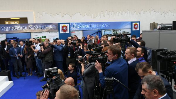 Журналисты во время работы на V Ялтинском международном экономическом форуме