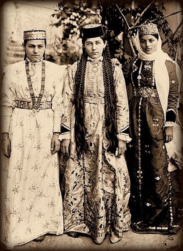 Крымские татарки, 1900 год Крымские татарки, 1900 год