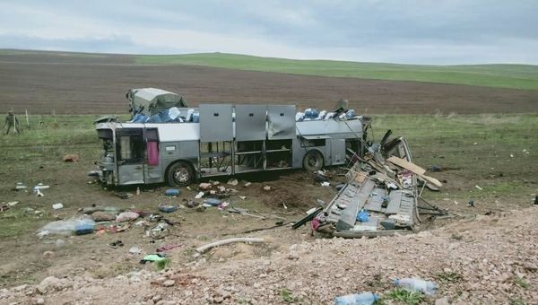 На месте ДТП с участием пассажирского автобуса в Жамбылской области Казахстана. 20 апреля 2019