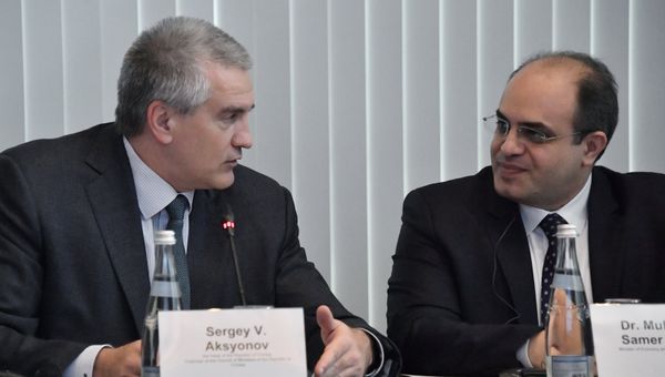 Глава Республики Крым Сергей Аксёнов и министр экономики и внешней торговли Сирии Самер аль-Халиль во время переговоров в рамках Ялтинского международного экономического форума