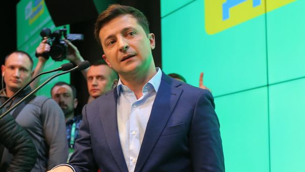 Кандидат в президенты от партии Слуга народа Владимир Зеленский в собственном штабе в конгрессно-выставочном центре Парковый во время объявления первых итогов голосования второго тура выборов президента Украины