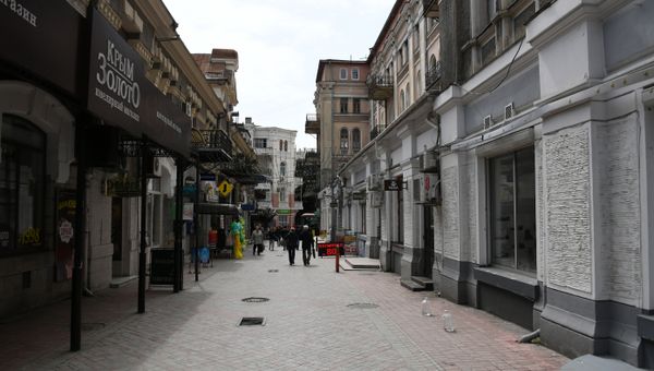 Одна из центральных улиц Ялты