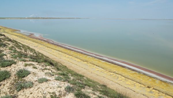 Кислотонакопитель завода Крымский титан в Армянске