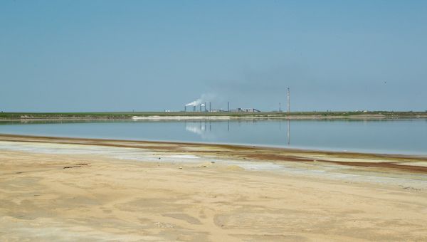 Кислотонакопитель завода Крымский титан в Армянске