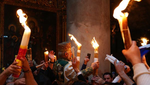Схождение Благодатного огня в храме Гроба Господня