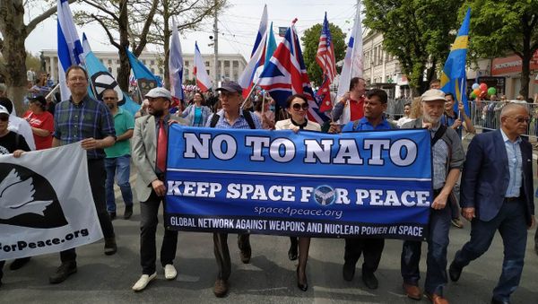 Члены делегации из США, Швеции, Великобритании, Израиля и Непала на праздничном шествии в честь 1 мая в Симферополе. 1 мая 2019 Члены делегации из США, Швеции, Великобритании, Израиля и Непала на праздничном шествии в честь 1 мая в Симферополе. 1 мая 2019