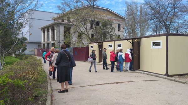 Туалет на главной площади в Керчи