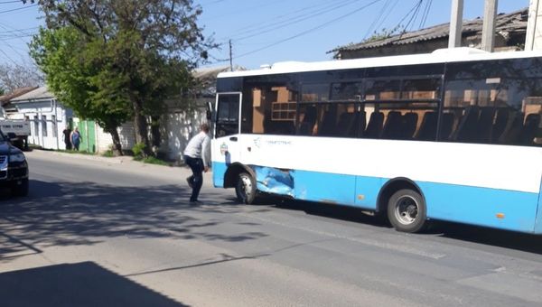 ДТП с пассажирским автобусом на перекрестке улиц Чехова и Красноармейская