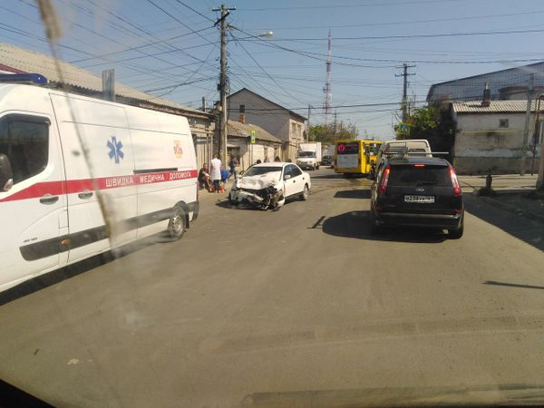 ДТП с пассажирским автобусом на перекрестке улиц Чехова и Красноармейская