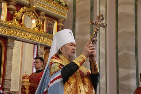 Митрополит Симферопольский и Крымский Лазарь проводит благодарственный молебен в чести прибытия иконы Спас Нерукотворный в Александро-Невский кафедральный собор в Симферополе