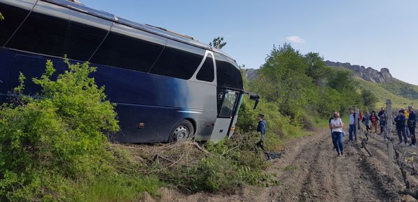 На трассе Грушевка-Судак упал в кювет автобус с пассажирами