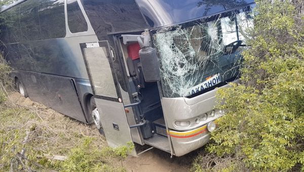 Последствия аварии пассажирского автобуса в Крыму