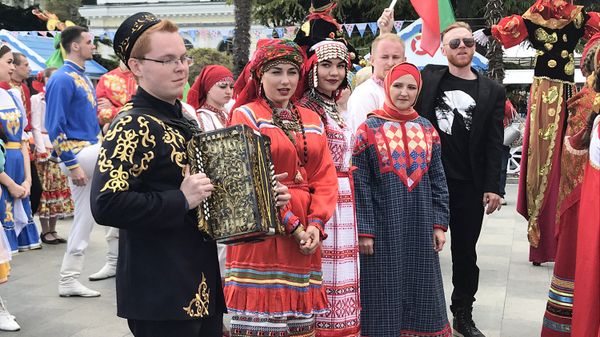 Церемония закрытия Всероссийского межнационального молодежного фестиваля Мозаика языков коренных народов России. Крымский маяк 3.0 в Ялте