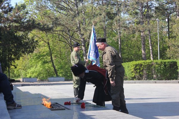 Крымские казаки осуществляют недельный конный переход в честь Дня Победы