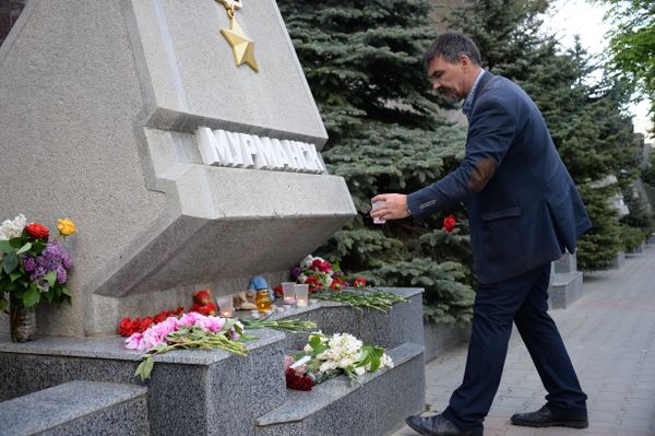 Севастопольцы соболезнуют жертвам авиакатастрофы в Шереметьево