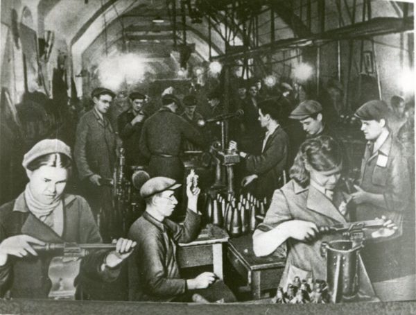 Севастопольский спецкомбинат №1. 1941-1942 годы. Фоторепродукция В.Г. Суржикова