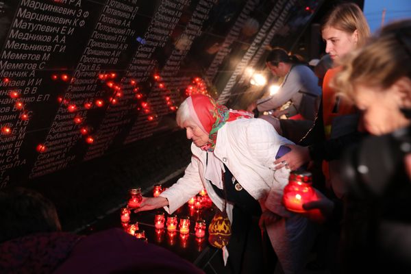 Патриотическая акция Зажги свечу памяти на территории мемориального комплекса жертвам фашистской оккупации Крыма Концлагерь Красный в селе Мирное Симферопольского района. 7 мая 2019