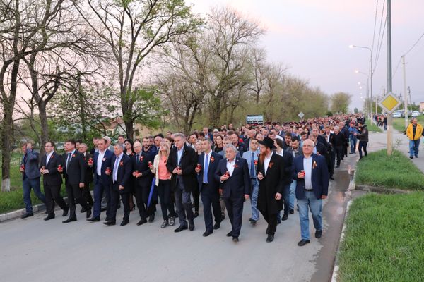  Патриотическая акция Зажги свечу памяти на территории мемориального комплекса жертвам фашистской оккупации Крыма Концлагерь Красный в селе Мирное Симферопольского района. 7 мая 2019