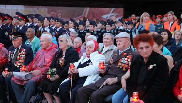 Патриотическая акция Зажги свечу памяти на территории мемориального комплекса жертвам фашистской оккупации Крыма Концлагерь Красный в селе Мирное Симферопольского района. 7 мая 2019
