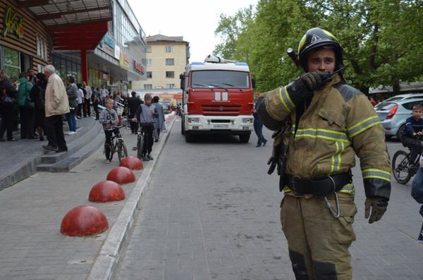 Пожар в торговом центре Московский в Севастополе. 7 мая 2019