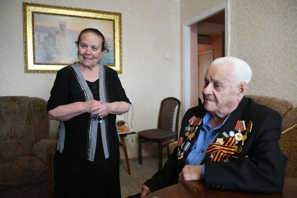 Ветеран Великой Отечественной войны Нури Абибуллаев и его супруга