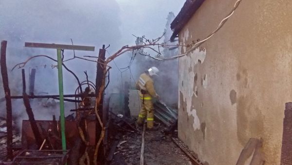 Пожар в селе Курское Белогорского района Пожар в селе Курское Белогорского района
