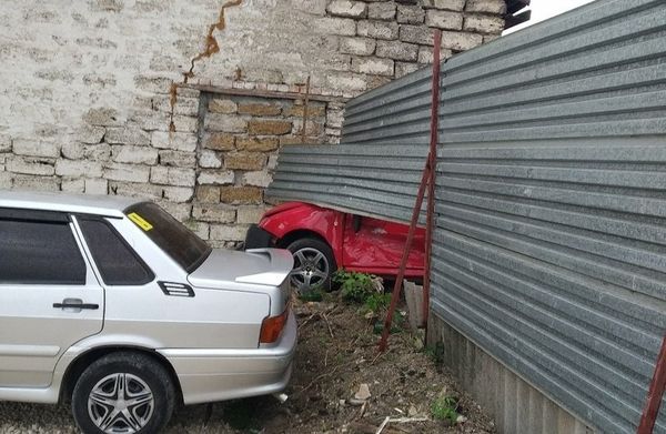  ДТП с участием автомобилей Volkswagen Teramont и Skoda Fabiа в Симферополе 