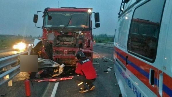 ДТП с участием легкового автомобиля и КамАЗа на трассе Таврида