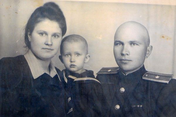 Иван Патук с семьей