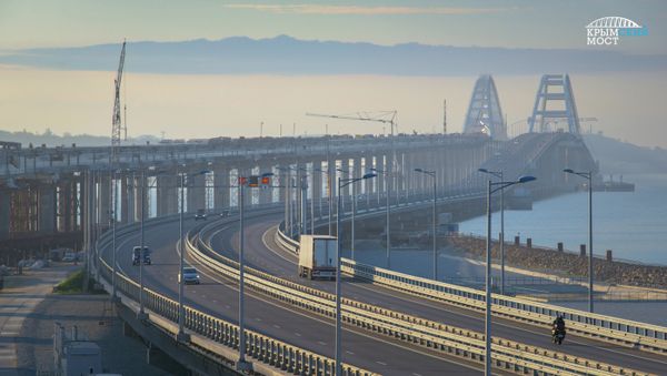 Вид на Крымский мост с высоты птичьего полета Вид на Крымский мост с высоты птичьего полета