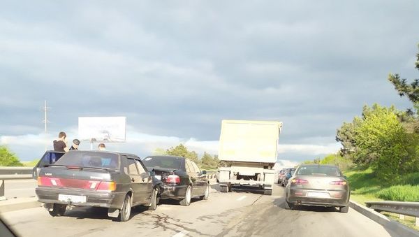 ДТП с участием КамАЗа и трех легковых автомобилей в Симферополе. 9 мая 2019