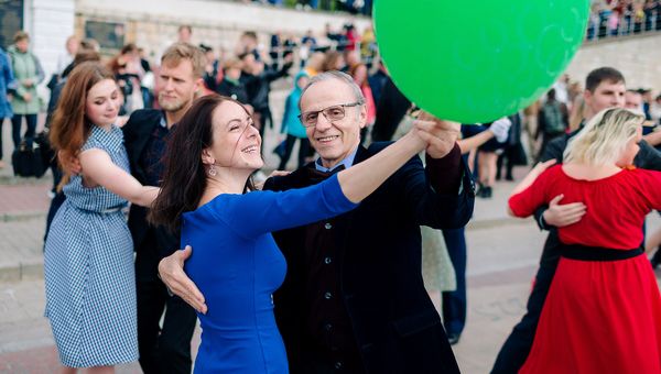 Танцевальный флешмоб За Победу танцуй до победного! в Севастополе