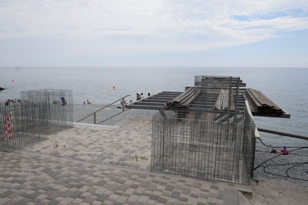 Подготовка пляжей Ялты к курортному сезону