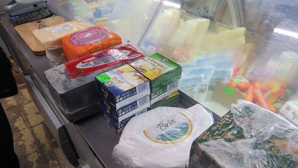 Санкционный сыр из ЕС и Украины, выявленный в торговых точках Евпатории Санкционный сыр из ЕС и Украины, выявленный в торговых точках Евпатории