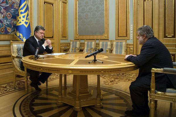 Президент Украины Петр Порошенко и бизнесмен Игорь Коломойский в Киеве. 25 марта 2015 